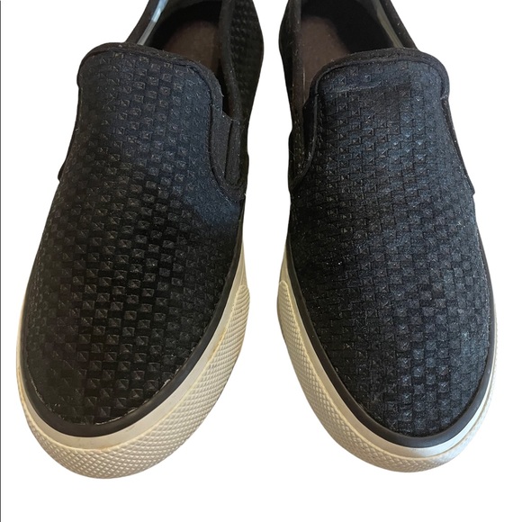 Sperry Woman’s Seaside Emboss Suade memory foam sneakers. - Picture 3 of 3